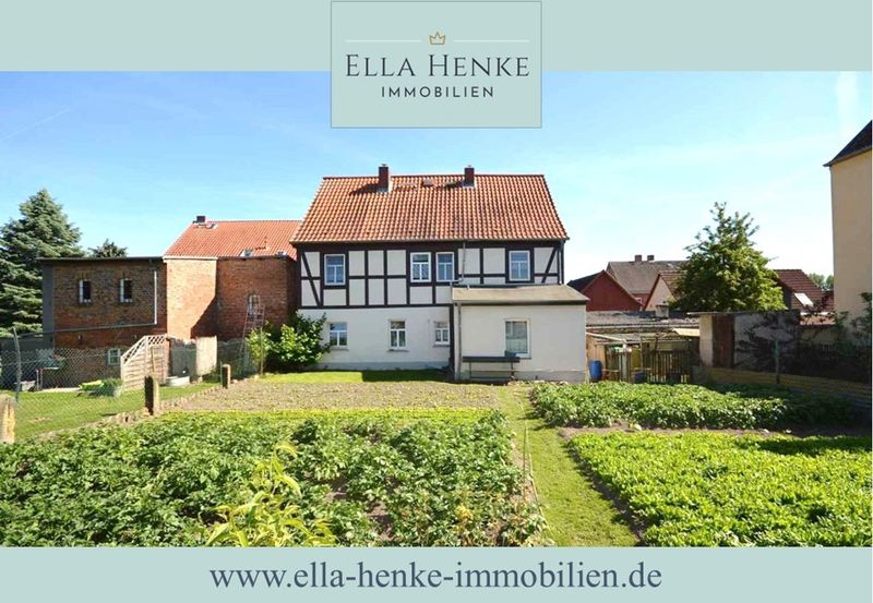Historisches Fachwerkhaus mit 3 vermieteten Wohnungen und großem Garten.
